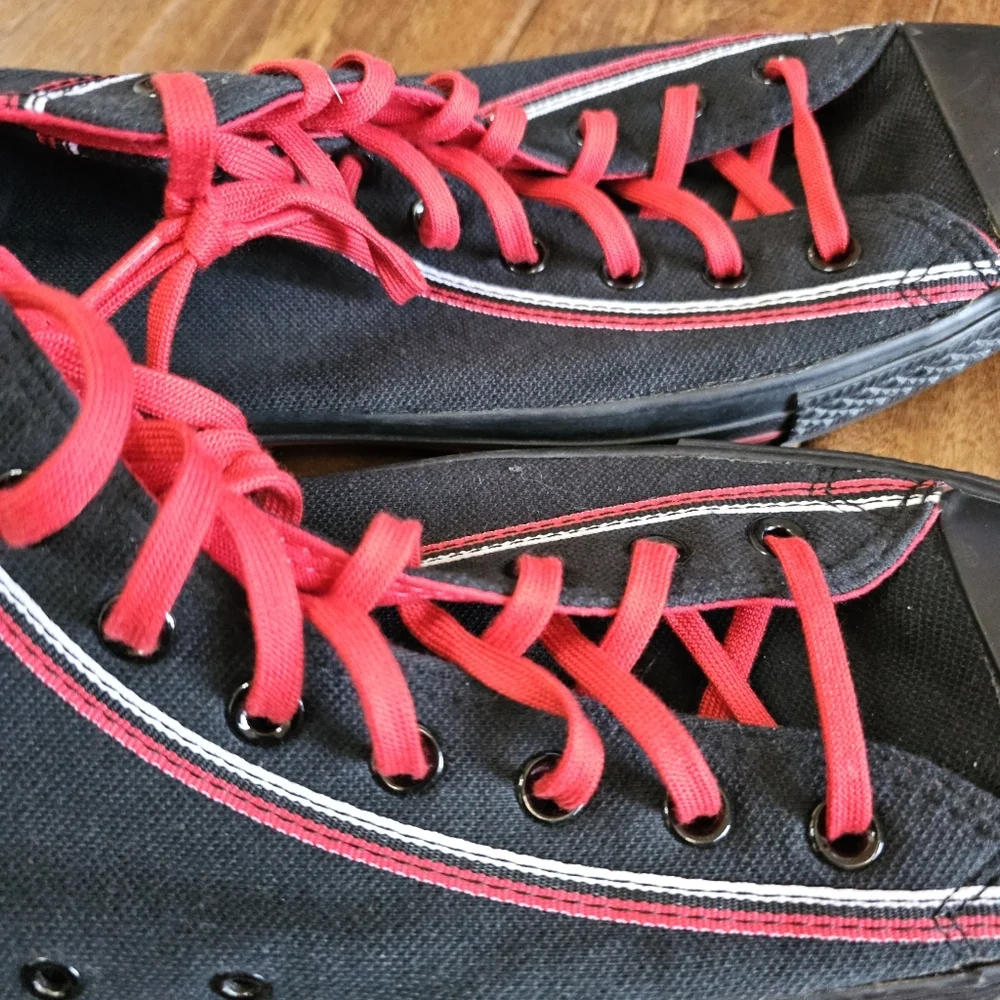 NWOT: *Rare* unisex Converse Chuck Taylors size 10 M/12 W - Picture 4 of 14